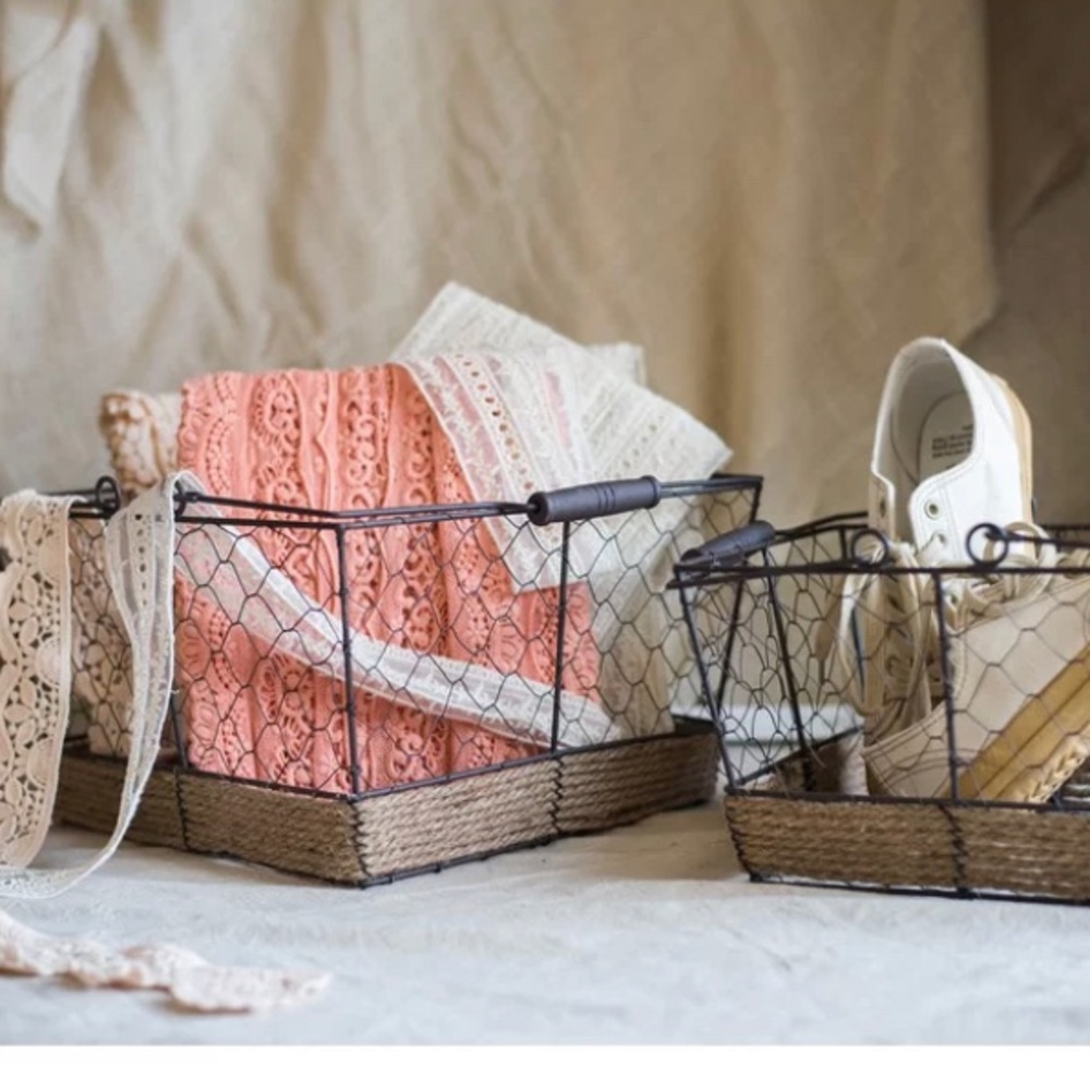 Rustic Wire and Burlap Basket - Picture 10 of 10